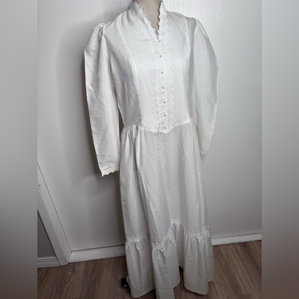 White Prairie Dress Victorian Style Vintage 70s Puff Sleeves Corset Top Lace